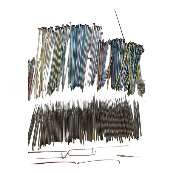 HUGE LOT VTG KNITTING  CROCHET NEEDLES BOYE  ALUMINUM Plastic WOOD ACCESSORIES - Picture 4 of 10